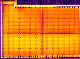 Thermalbild einer Photovoltaikanlage aus der Drohnenperspektive
