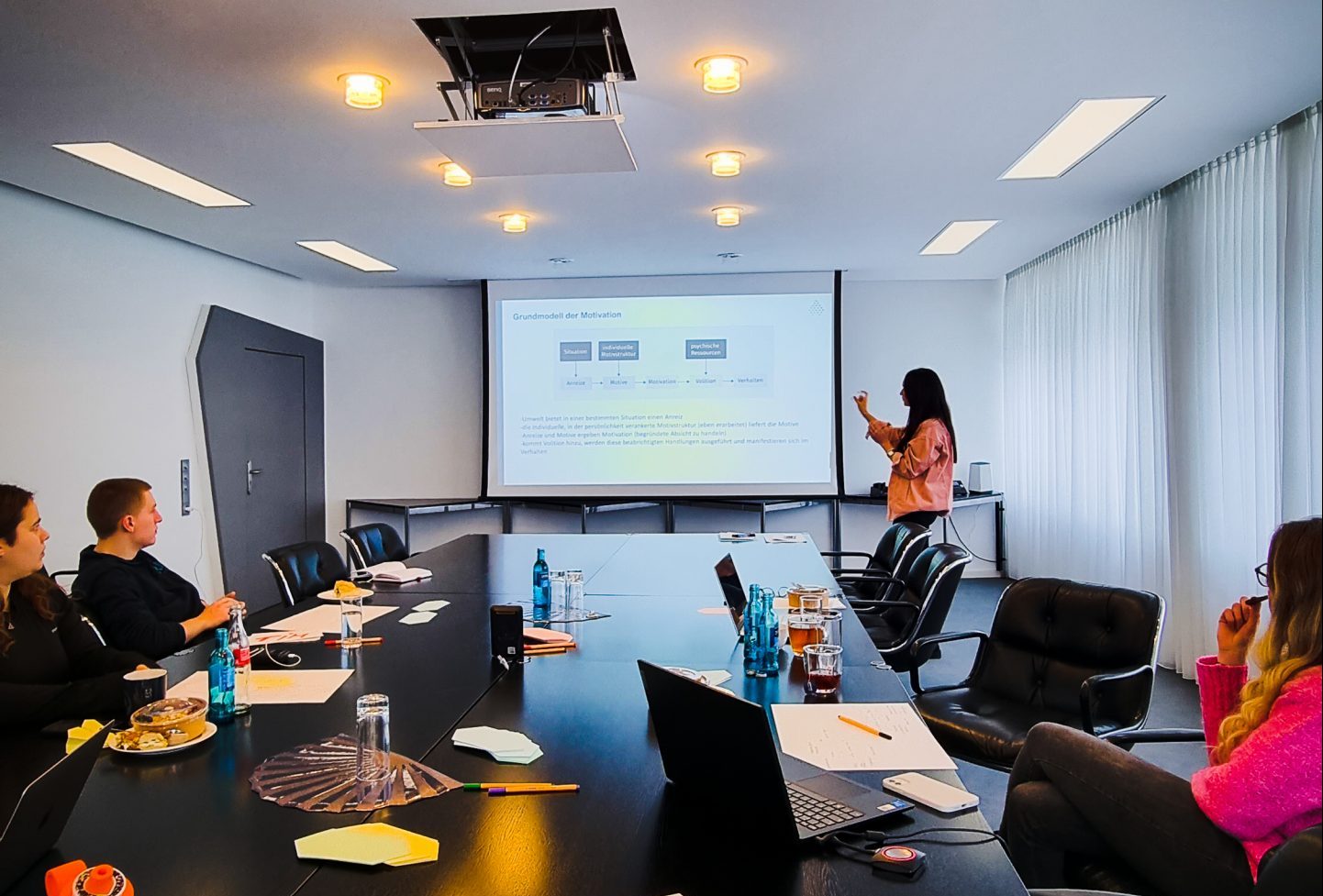 Das ARO-Team beim KickOff 2024 im Kölner Office