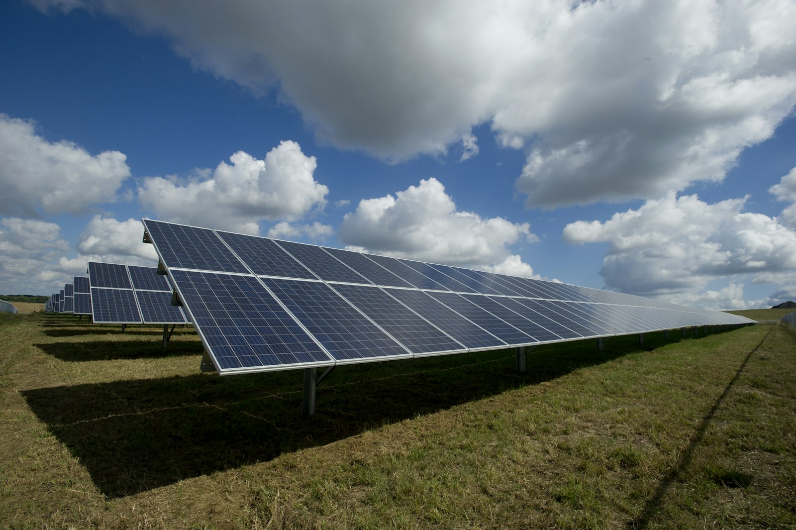 Freiflächen-PV-Anlage vor Repowering-Maßnahme